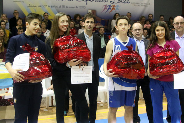 Torneig Ciutat d'Alaior bàsquet base-Entrega TrofeosTorneig Ciutat d'Alaior bàsquet base-Entrega Trofeos
