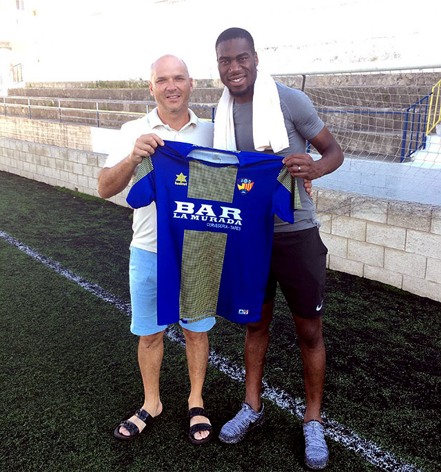 Kondogbia entrenando en Mahón