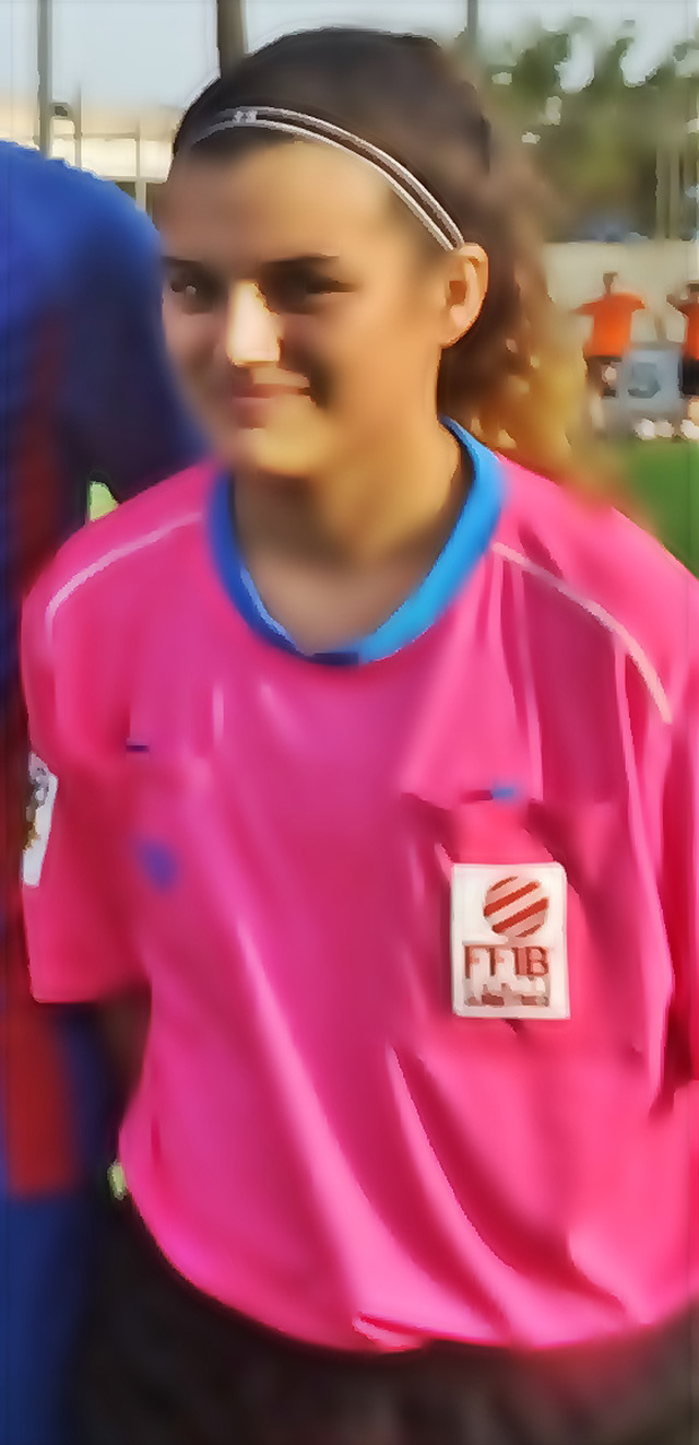Lola Garrido arbitro de futbol