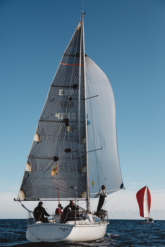 El Alba III en una regata