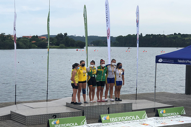 Alma y Claudia en el pódium