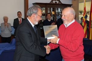 Club Marítimo de Mahón entrega trofeos - damian-borras-recoge-su-padre-antoni-borras