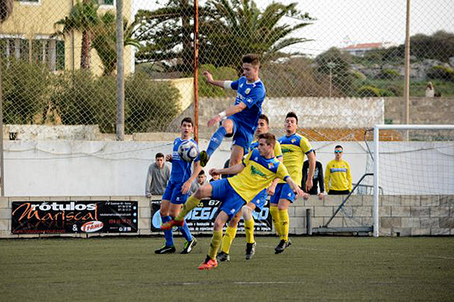 Futbol jv AtVillacarlos-Sant Lluis(Foto Victor Cicuendez)1