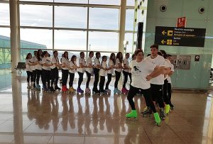 Patinaje UD Mahón patinando en el aeropuerto de barcelona