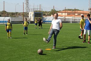 Futbol- AtVillacarlos inauguració gespa