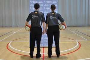 Nova vestimenta arbitral de bàsquet