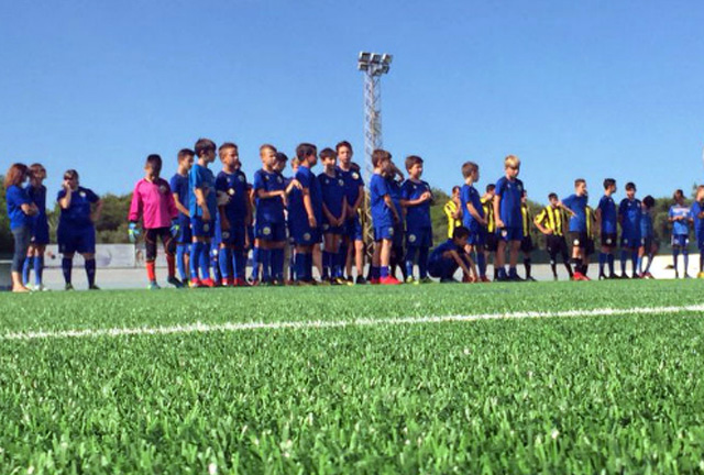 Nuevo césped Ses Canaletes (CCE Sant Lluís)