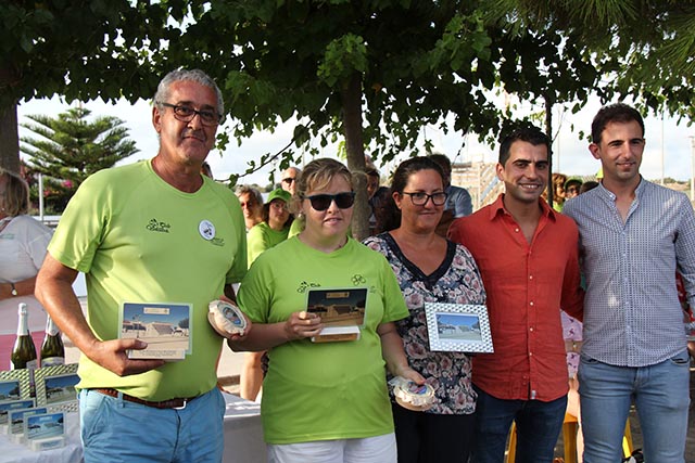 Silvia i Javi-Campions amb Miquel Company-Conseller Esportes-Rafel Quintana Regidor Esports Lô i Mari López Presi de AAVV Cala en Porter