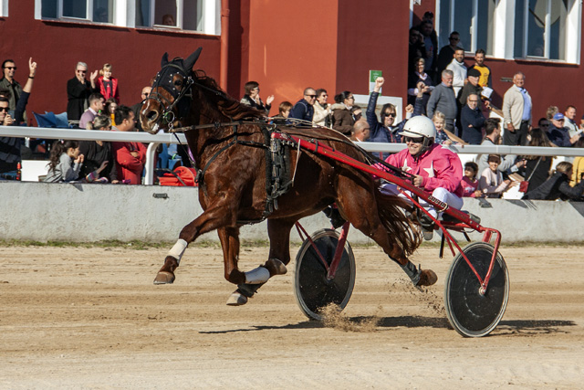 Primera carrera aficonats, guanyadora elliemay conduida per Patricia Muñoz_mao-3