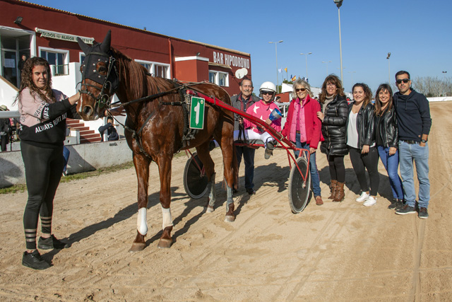 Primera carrera aficonats, guanyadora elliemay conduida per Patricia Muñoz_mao-3