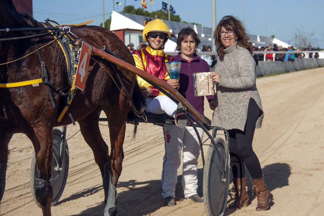 Primera carrera aficonats, guanyadora elliemay conduida per Patricia Muñoz_mao-3