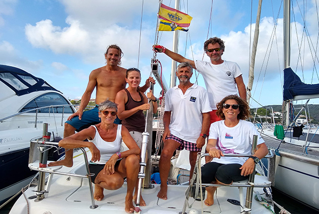 Tripulación Va Bien al finalizar la regata