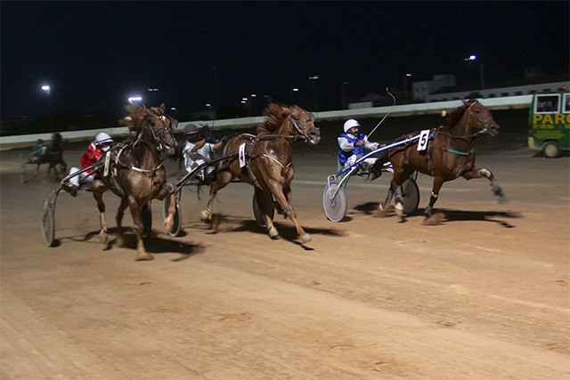 Llegada a meta de Duran Duran en el interior, Uchandon en el centro y Vagabond de Mail al exterior. Foto Carlos Orfila