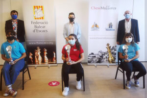 Balear absoluto ajedrez clásico-Premis categoria Juvenil femení- Jana Moll(campiona)