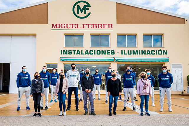 Jugadores Hestia Menorca visitan Miquel Febrer