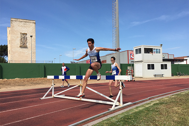 Control de pista escolar de atletismo