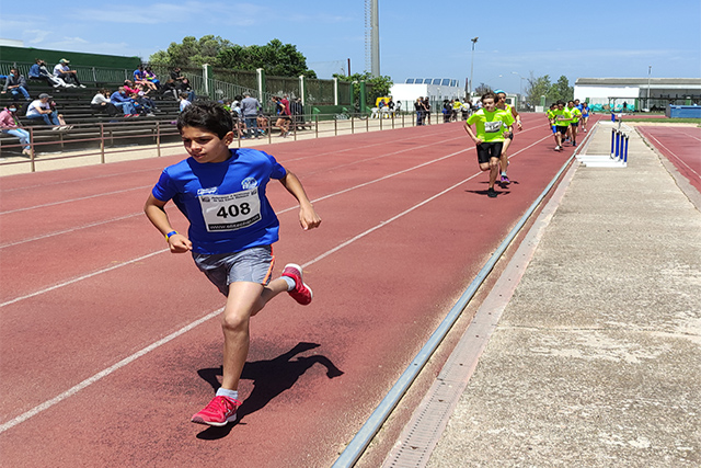 Control de pista escolar de atletismo