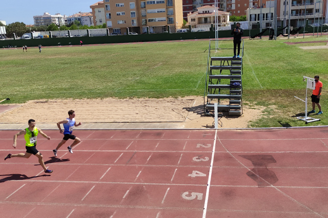 Control de pista escolar de atletismo