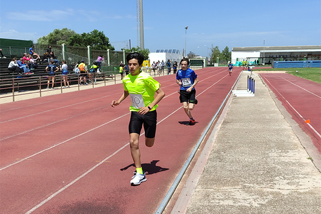 Control de pista escolar de atletismo