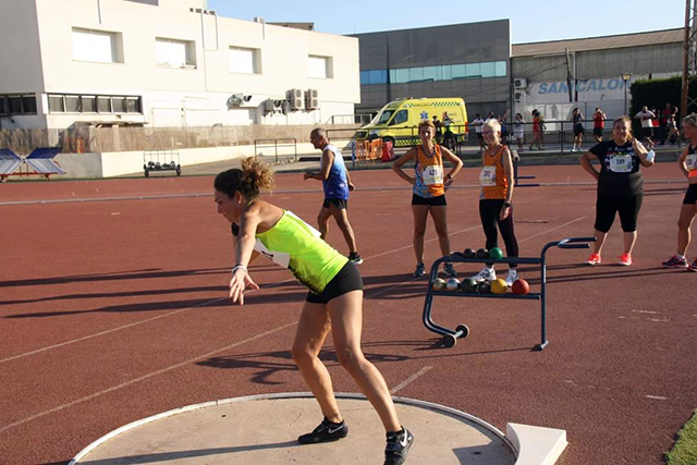 Rosa Coll -Lanzamiento martillo_Balear Master de atletismo