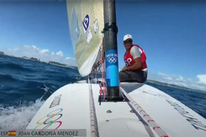 Joan Cardona- Navegando JJOO Tokio en vela Finn1