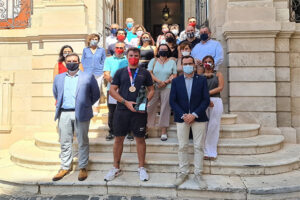 s'Ajuntament de Maó ha rendit homenatge a n'es medallista Joan Cardona