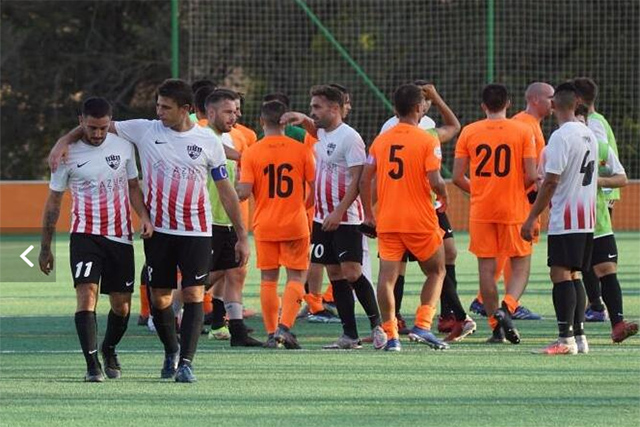 Celebración victoria CE Mercadal en Platges de Calvià