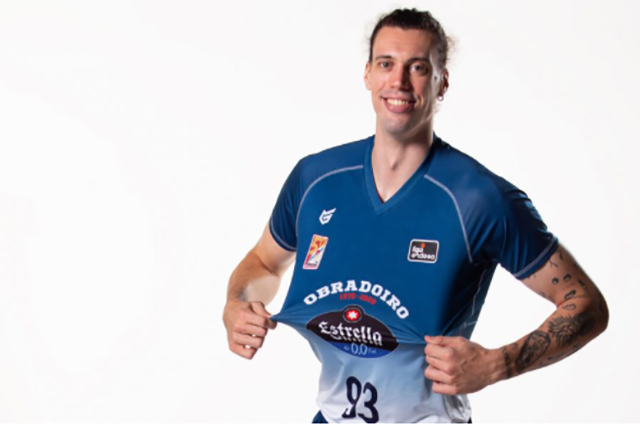 Álex Suarez-Renueva con el Monbus Obradoiro