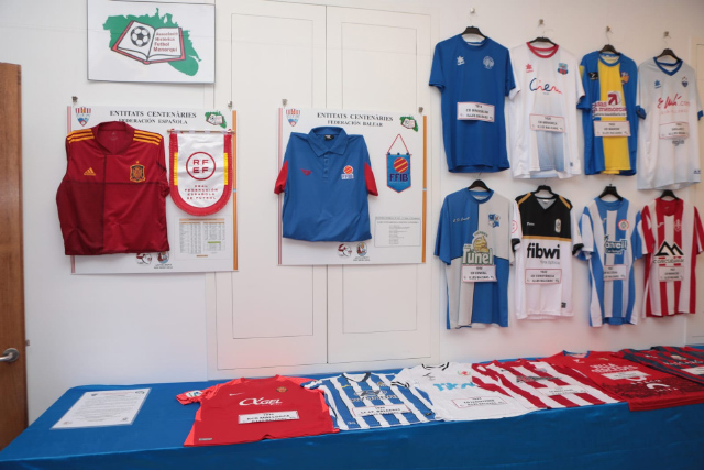 Camisetas centenarias AHFM