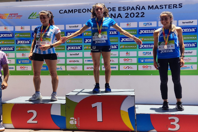 Lita López campeonato Nacional Máster oro en los 80 vallas