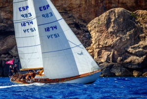 Argos, con dos victorias y un segundo puesto, se ha impuesto en Clásicos