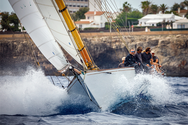 Chinook (1916) compite en Época Cangreja