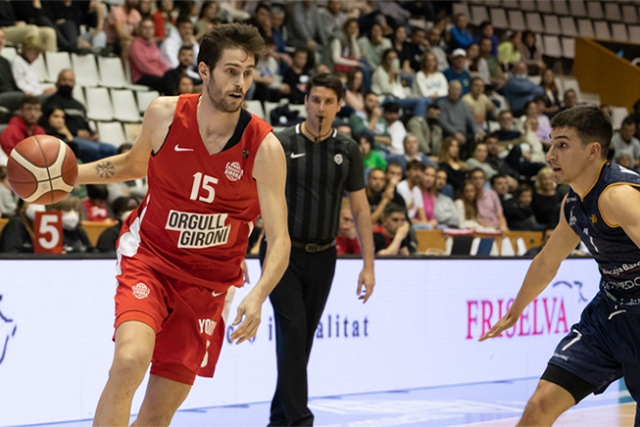 Pol Molins, en un partido con el Girona_1