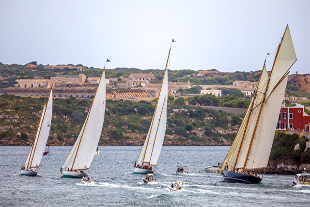 Salida de la clase Big Boats en el interior del puerto de Mahón. Fotos Nico Martínez