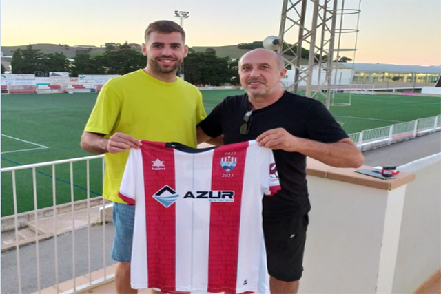 El president Toni Vila fa oficial la contratació del migcampista Bartomeu Amengual