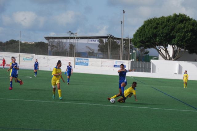 Futbol fem CCE Sant Lluís-Independiente