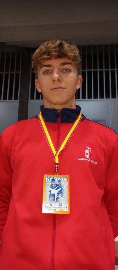 Hiro monzino-bronce en el campeonato de España karate