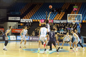 Bàsquet LEB Hestia Menorca-Cornellà