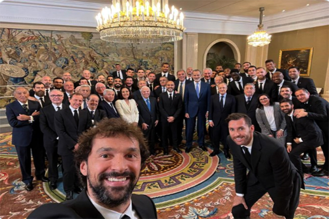Selfie Llull-Recepción Rey Felipe VI al Real Madrid Baloncesto