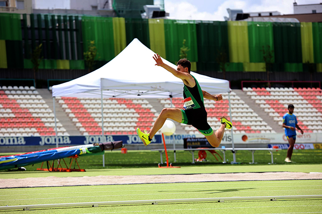 Nico Vila - Triple Salto