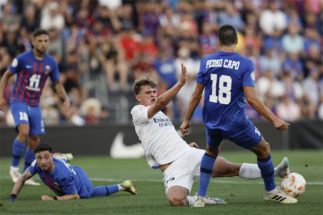 Pedro Capó asciende con el CD Eldense ante RM Castilla