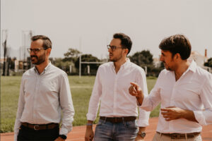 El director general d’esports del Govern Balear, Joan Toni Ramonell, visita les instal·lacions de la pista d’atletisme de Maó