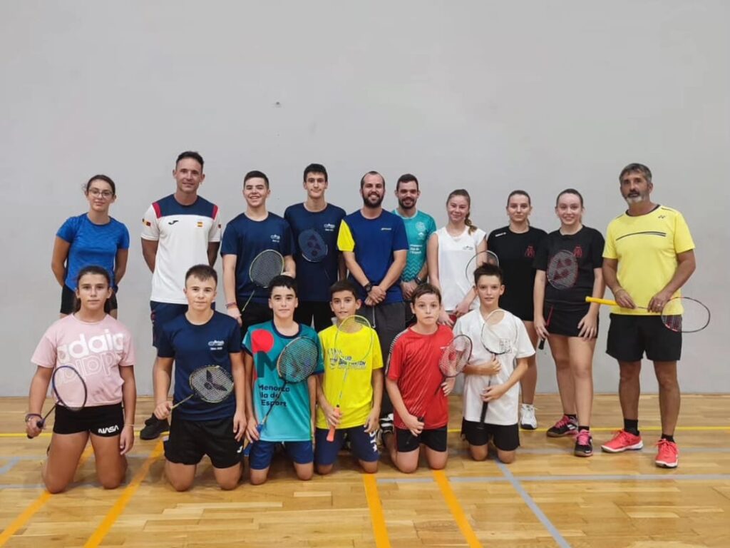 Foto Club de Bàdminton d'Alaior amb seleccionador 1