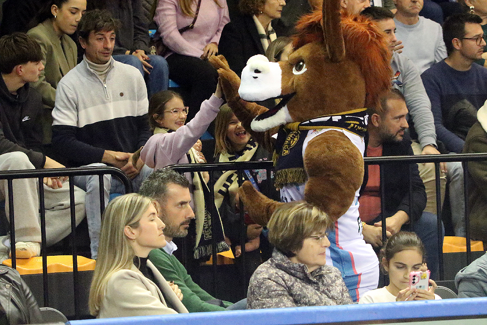 Basquet 1º FEB Hestia Menorca- Palencia