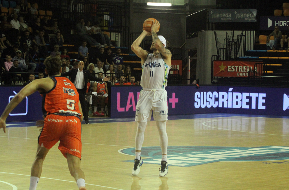 Hestia Menorca-Coruña