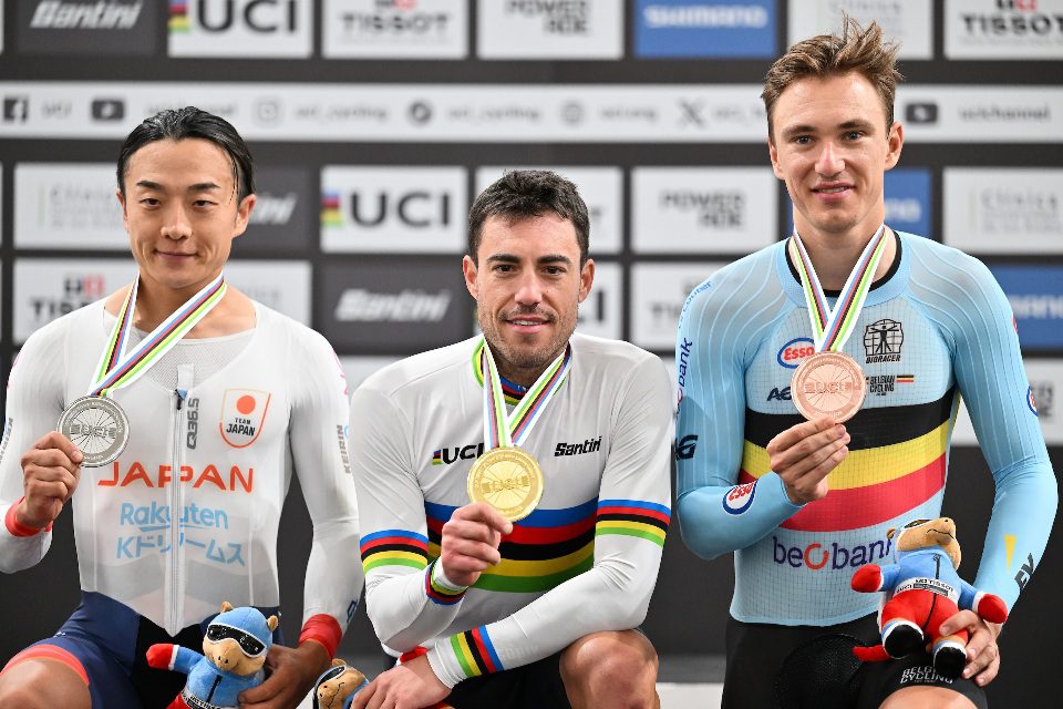 Torres-en-el-podio-con-el-oro