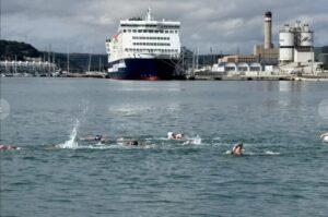 Travesía a nado puerto maó