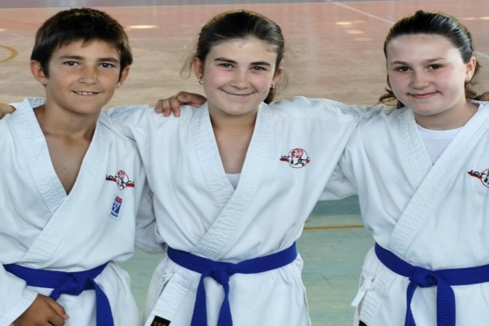 Daniela Santolaya López, Asier Santolaya López y Nora Alonso-Club Art Gim Nacional de karate