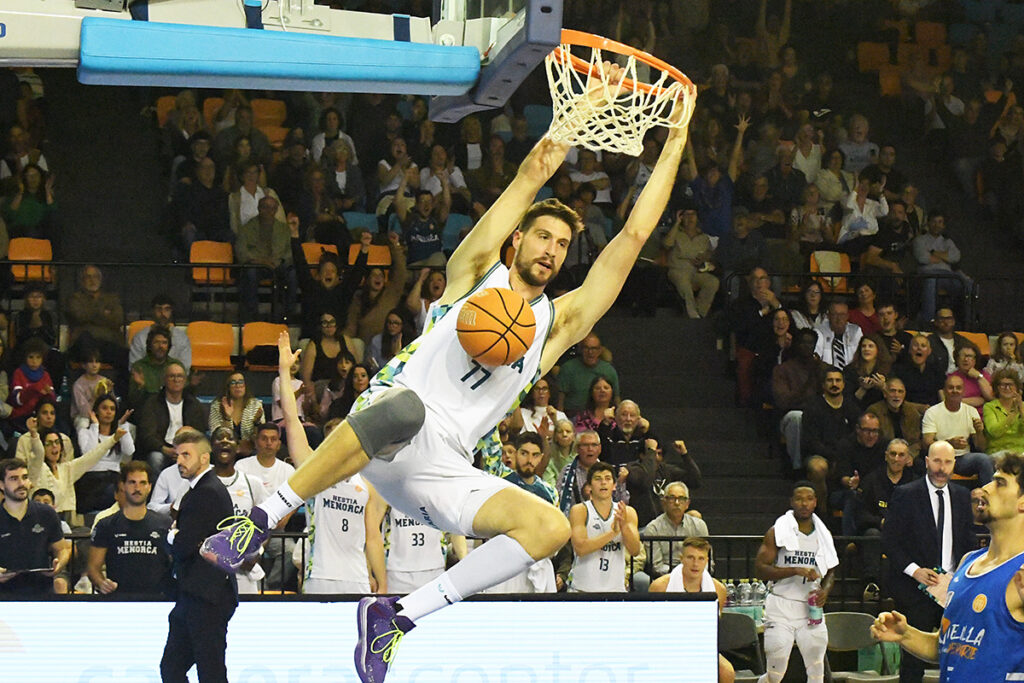 tm080526012hestia_basquetmenorca_melilla